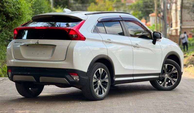 
								Mitsubishi Eclipse Cross full									
