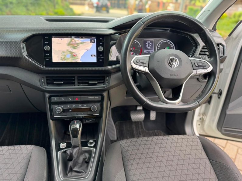 
								Volkswagen T-Cross full									