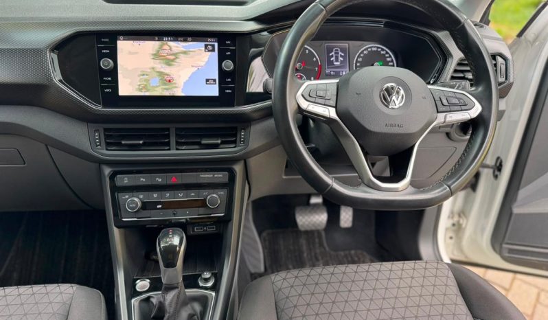 
								Volkswagen T-Cross full									
