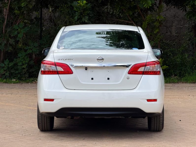 
								Nissan Silphy full									