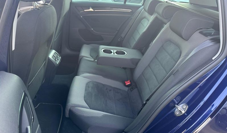 
								Volkswagen Golf full									