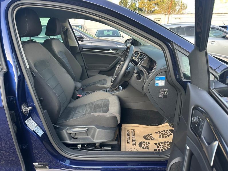 
								Volkswagen Golf full									