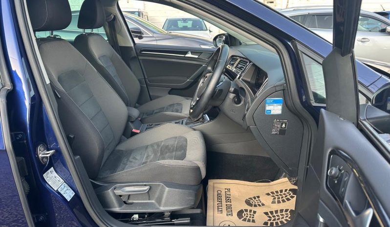 
								Volkswagen Golf full									