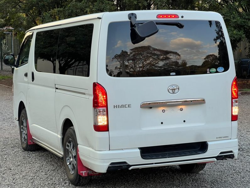 
								Toyota Hiace GL full									