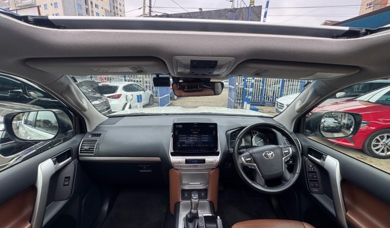 
								Toyota Land Cruiser Prado TXL full									