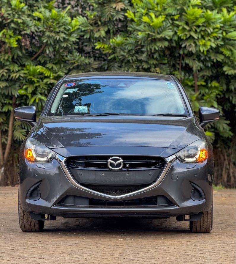 
								Mazda Demio full									