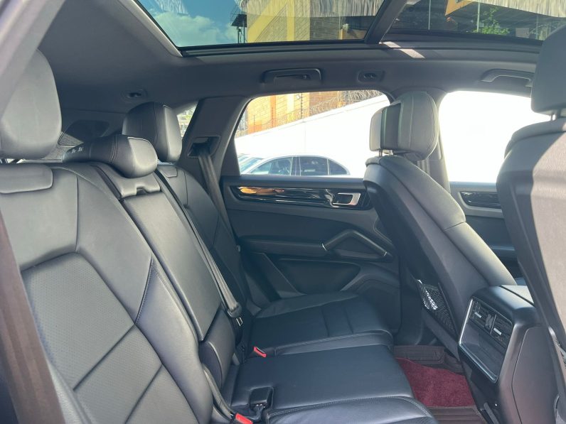 
								Porsche Cayenne full									