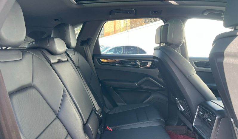 
								Porsche Cayenne full									