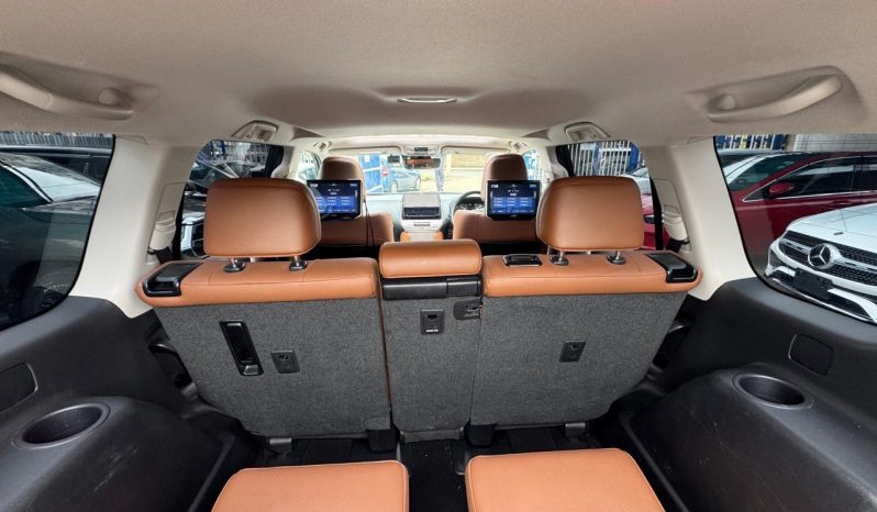 
								Toyota Land Cruiser Prado TXL full									