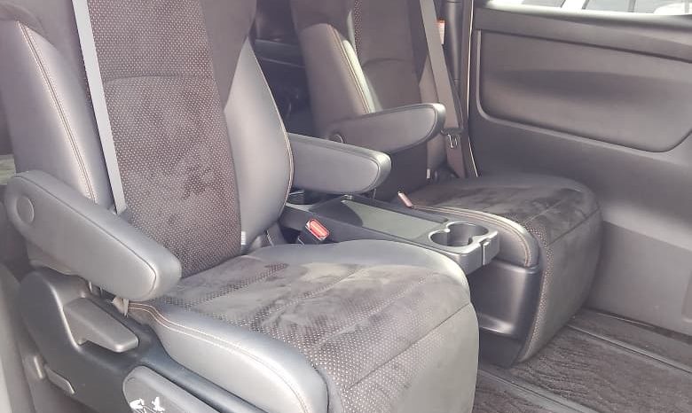 
								Toyota Alphard full									