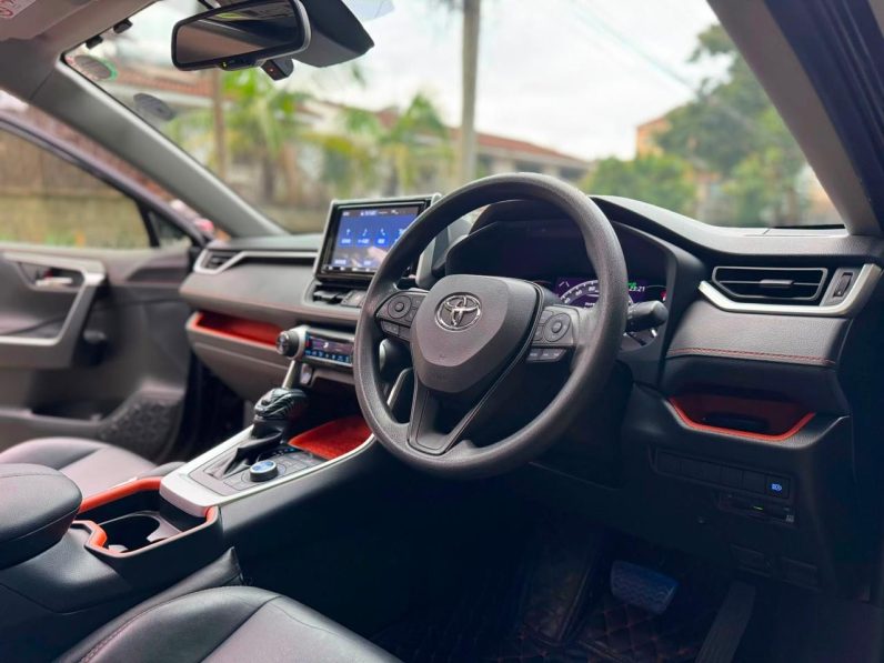 
								Toyota RAV4 full									