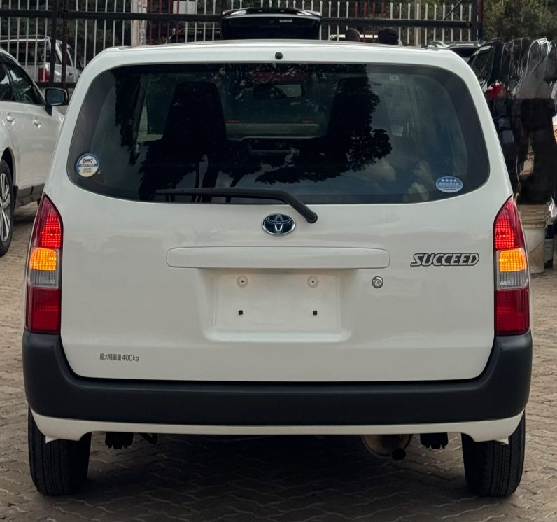 
								Toyota Succeed full									