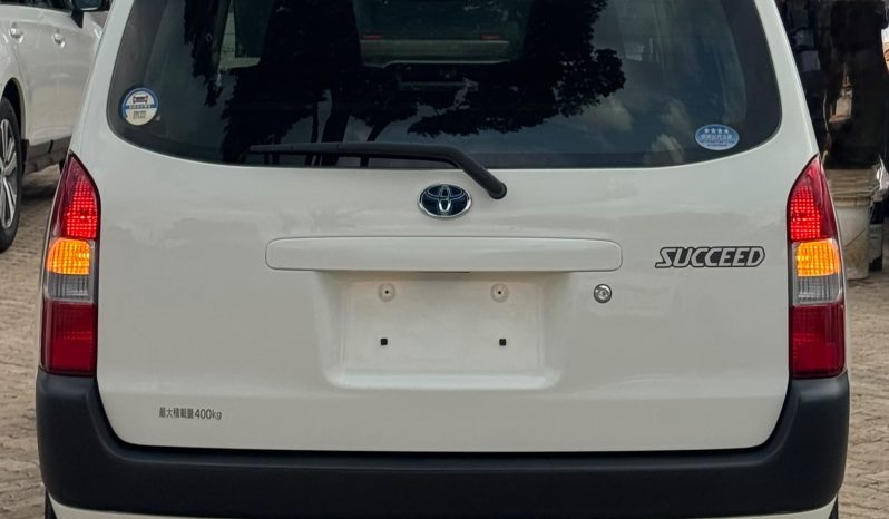 
								Toyota Succeed full									