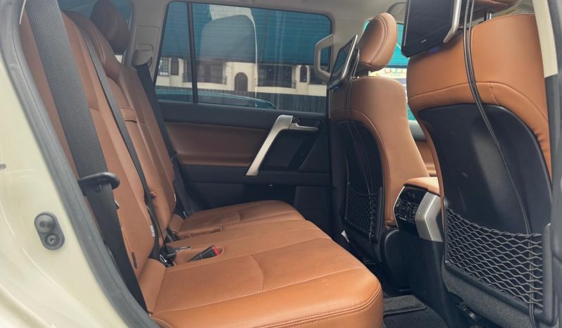 
								Toyota Land Cruiser Prado TXL full									