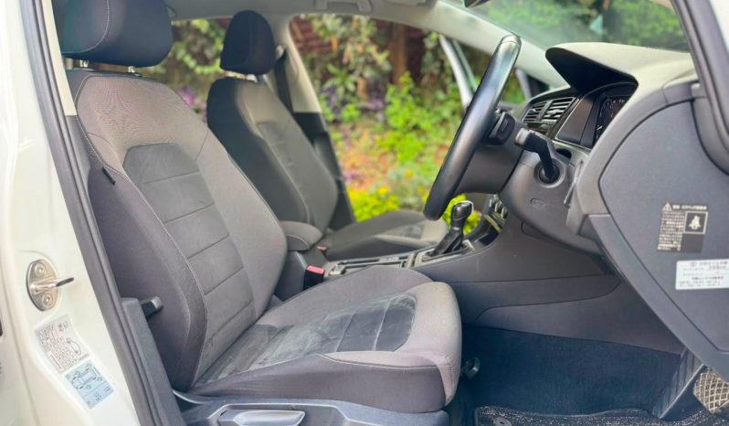 
								Volkswagen Golf full									