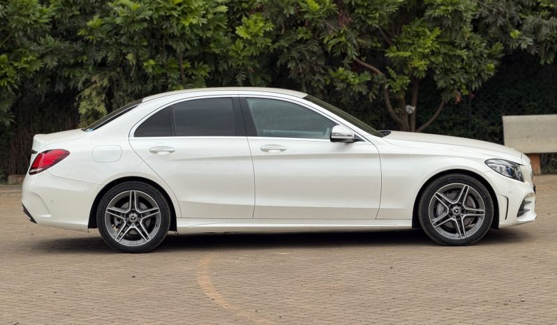 
								Mercedes Benz C200 full									