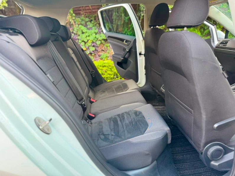 
								Volkswagen Golf full									