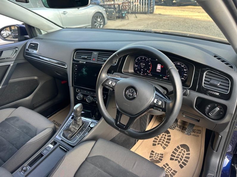 
								Volkswagen Golf full									