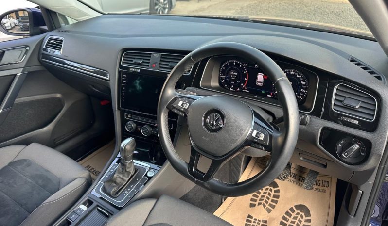
								Volkswagen Golf full									