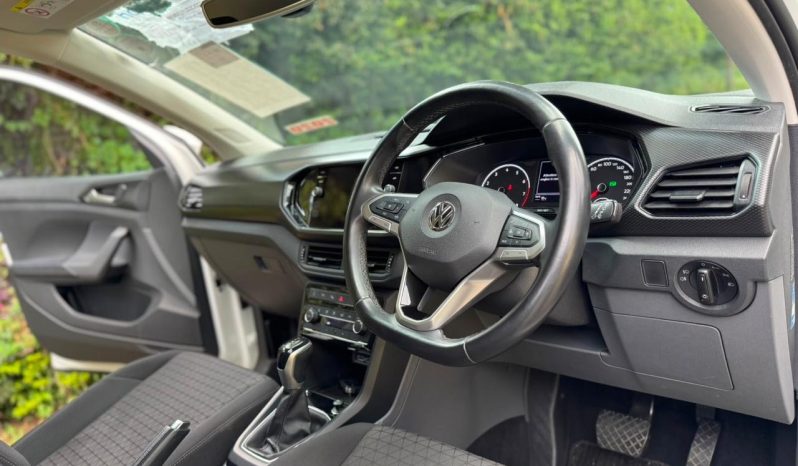 
								Volkswagen T-Cross full									