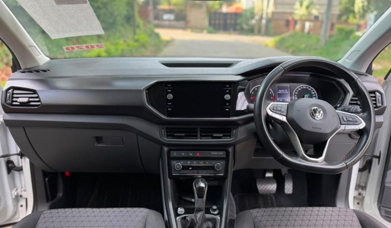 
								Volkswagen T-Cross full									