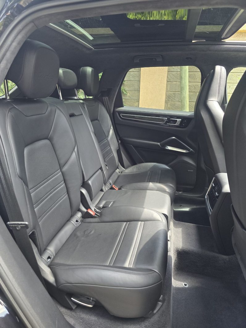 
								Porsche Cayenne Turbo full									