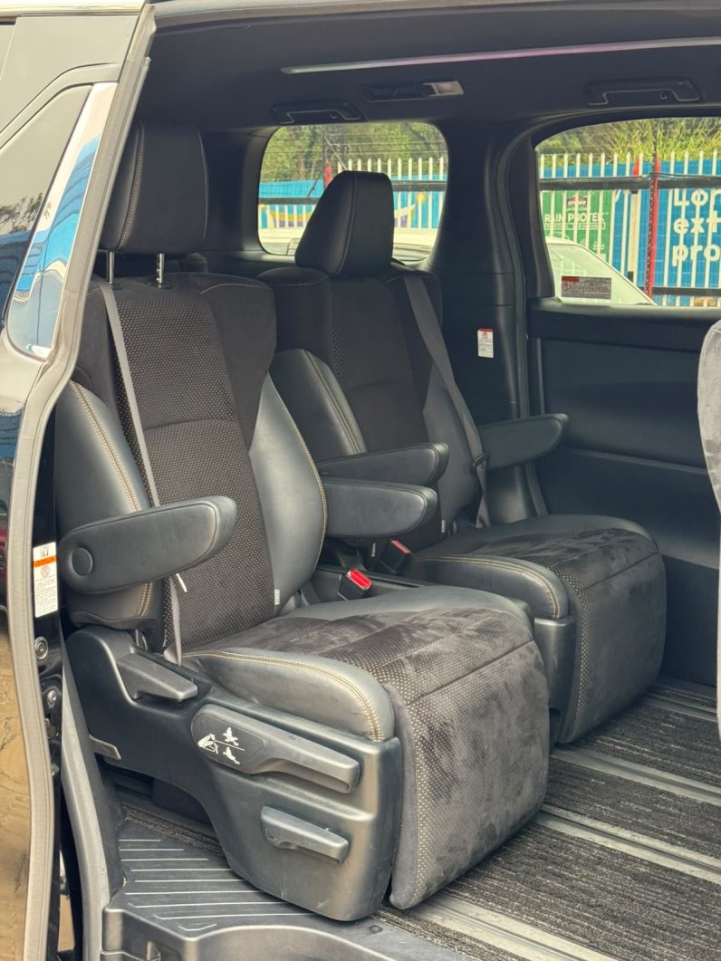 
								Toyota Alphard full									