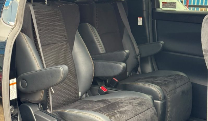 
								Toyota Alphard full									