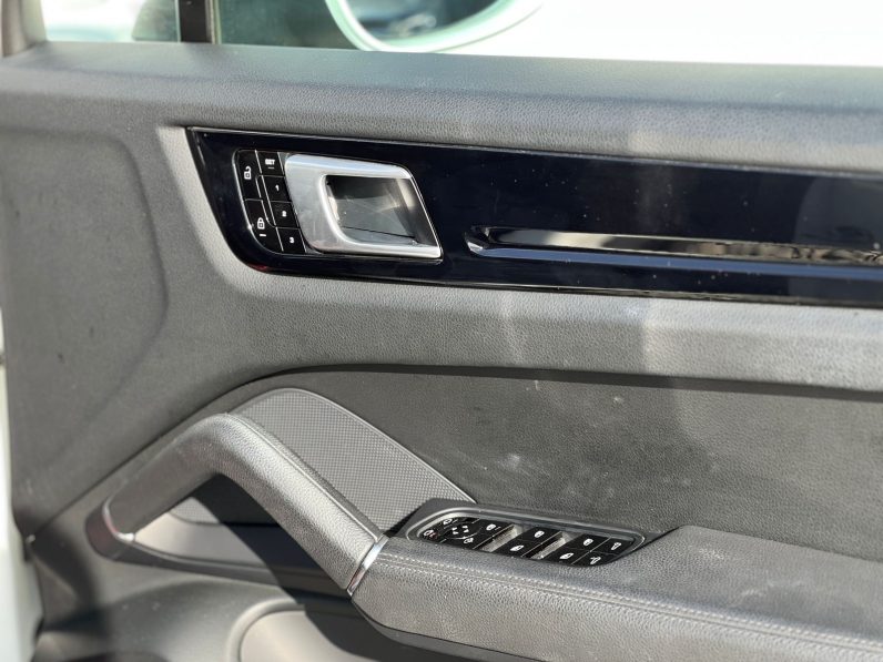 
								Porsche Cayenne full									