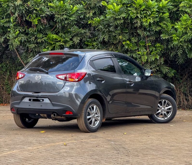 
								Mazda Demio full									