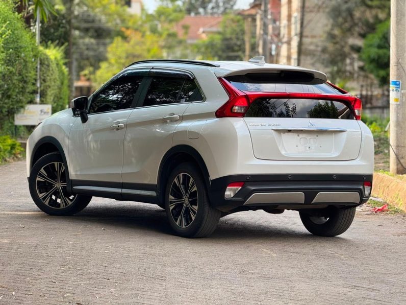
								Mitsubishi Eclipse Cross full									