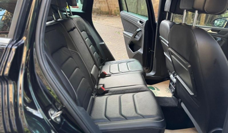 
								Volkswagen Tiguan full									