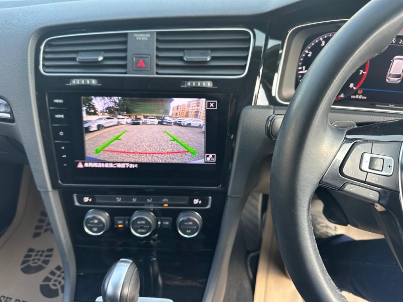 
								Volkswagen Golf full									