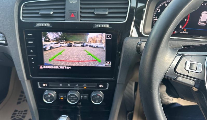 
								Volkswagen Golf full									