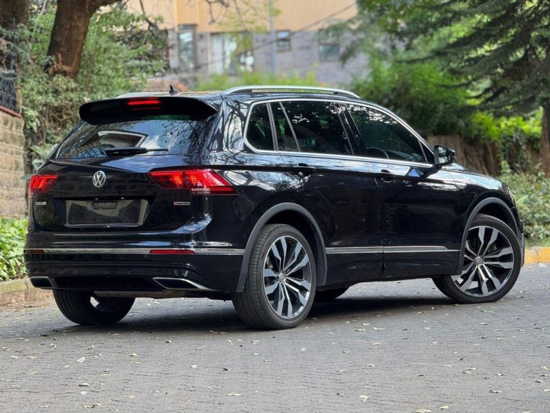 
								Volkswagen Tiguan full									
