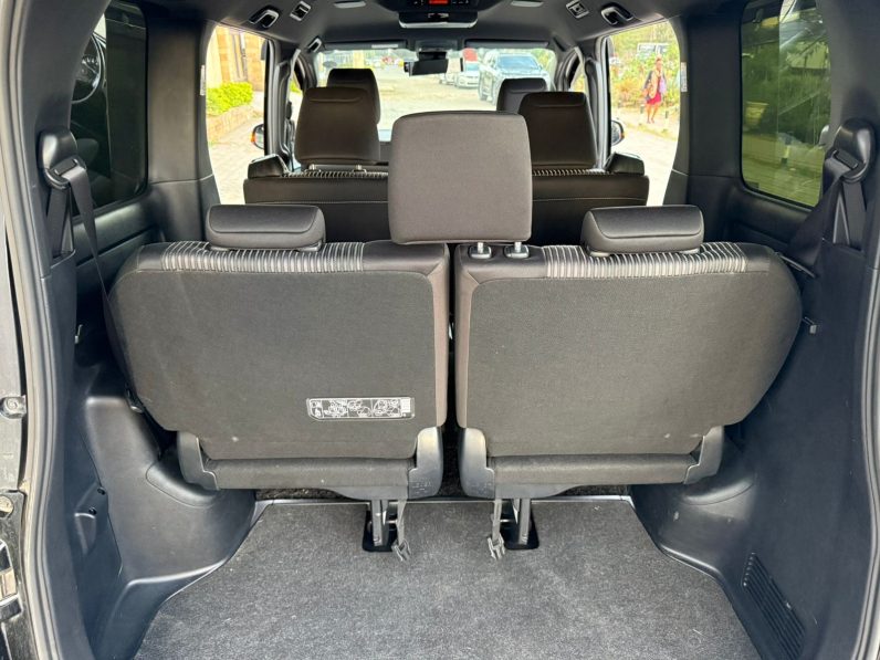 
								Toyota Voxy full									
