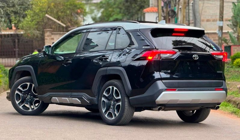 
								Toyota RAV4 full									