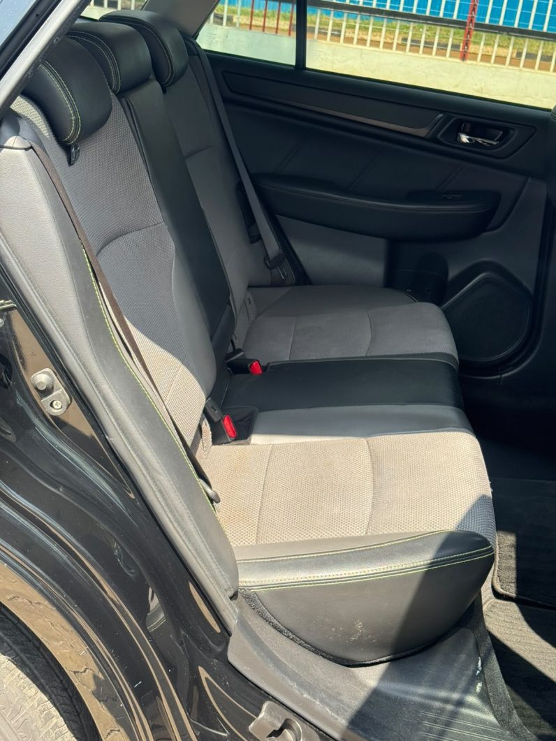 
								Subaru Outback full									
