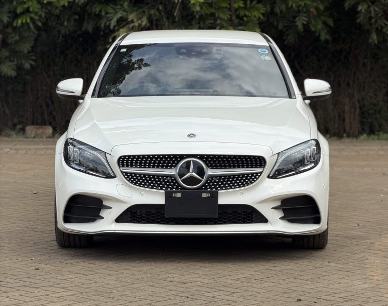 
								Mercedes Benz C200 full									