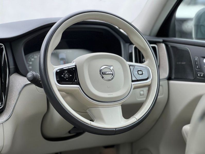 
								Volvo XC60 T8 full									