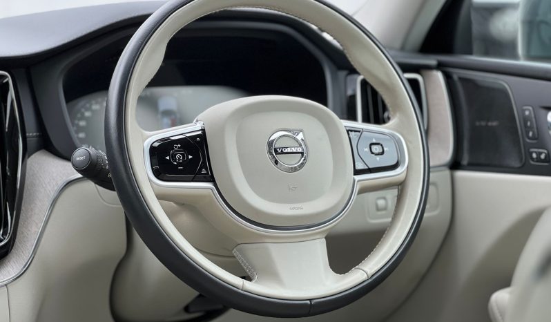 
								Volvo XC60 T8 full									