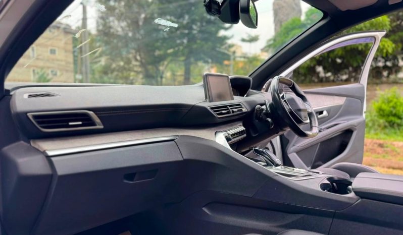 
								Peugeot 5008 GT full									
