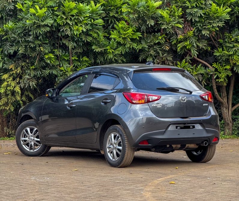 
								Mazda Demio full									