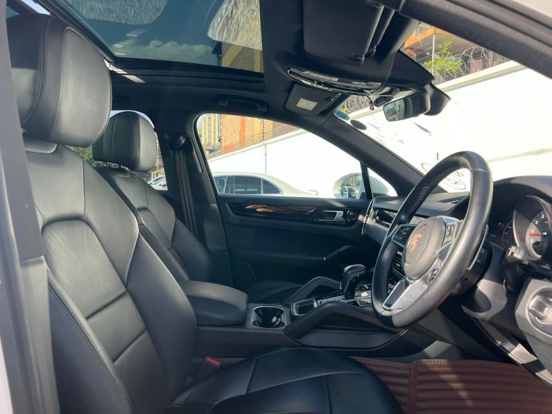 
								Porsche Cayenne full									