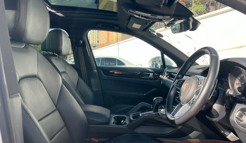 
								Porsche Cayenne full									