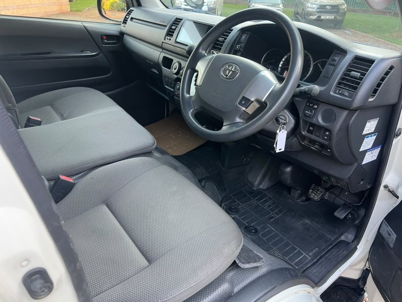 
								Toyota Hiace GL full									