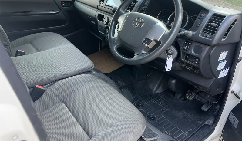 
								Toyota Hiace GL full									