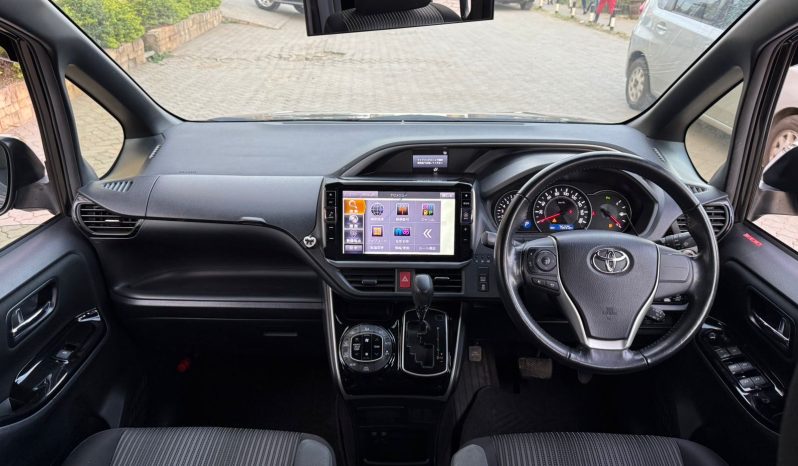 
								Toyota Voxy full									