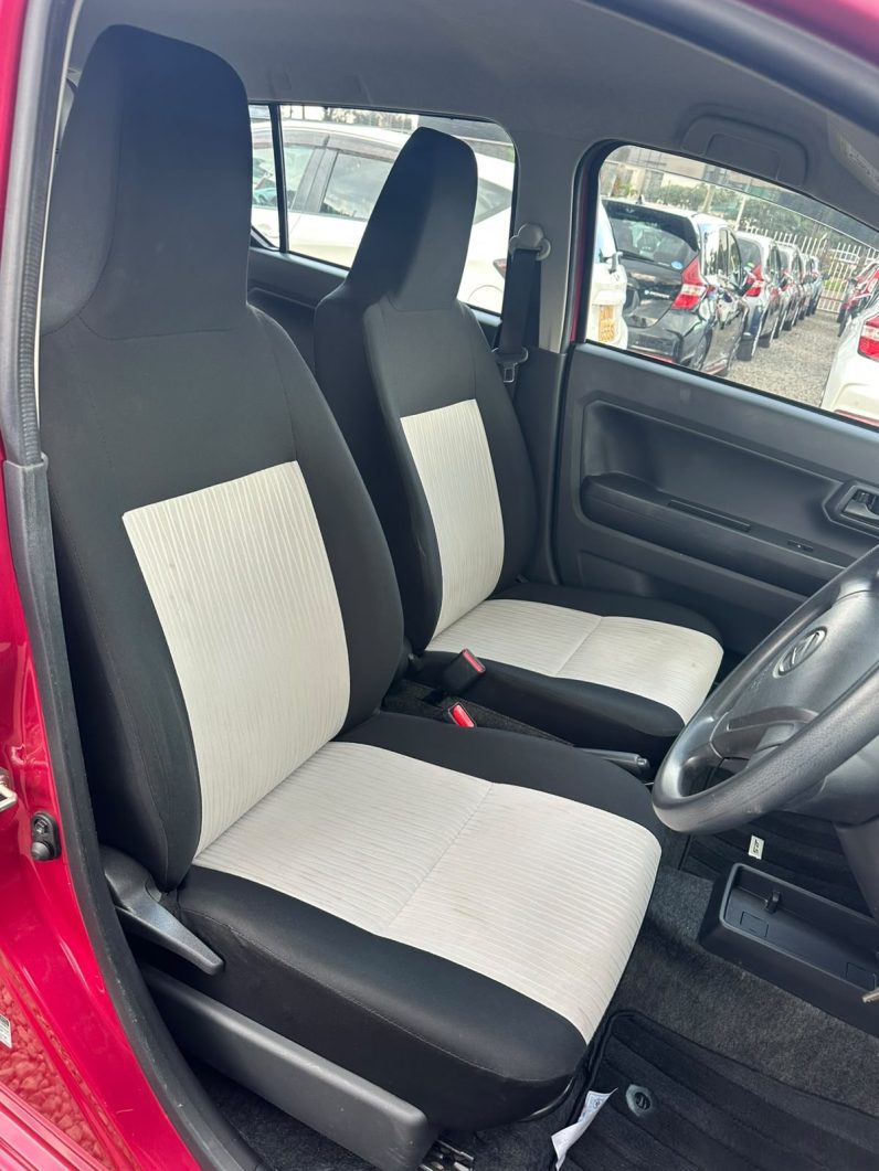 
								Daihatsu Mira E.S full									