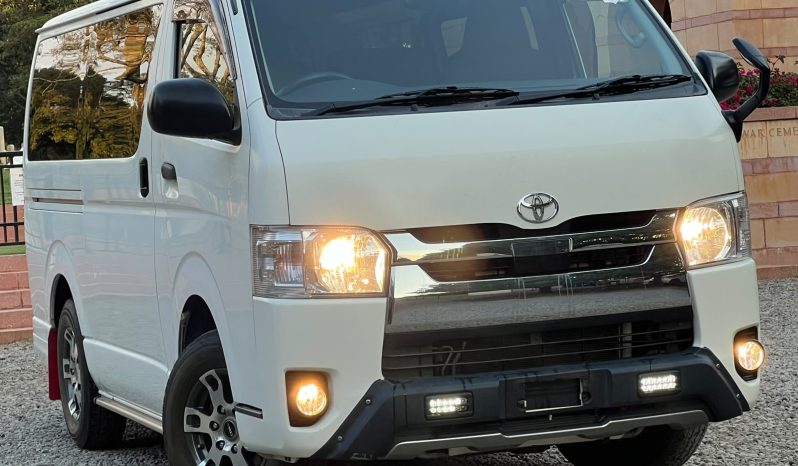 
								Toyota Hiace GL full									